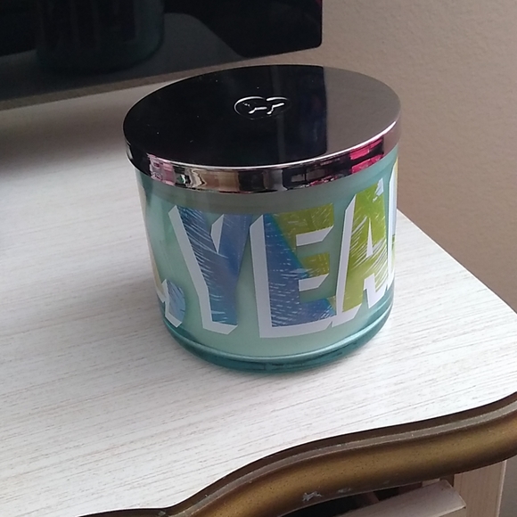 PINK VS htf Pink, Yeah large 3-wick candle NWT - Picture 5 of 7